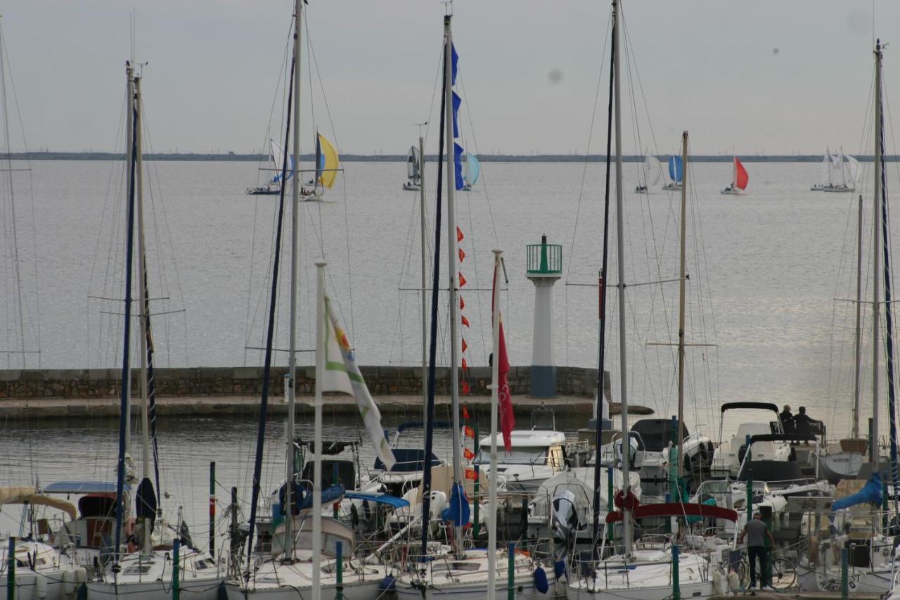 Le Vent Dans Les Voiles - Appartement Classe 4 Etoiles Mèze Kültér fotó